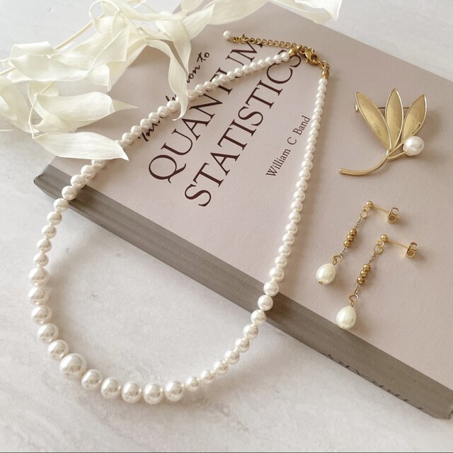 クリスタルパールのフォーマル3点セット｜グラデーションネックレス・パールピアス（イヤリング）・リーフブローチ