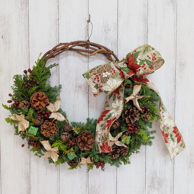 freshコニファーを使った『ワタガラと木の実・クリスマスリース
