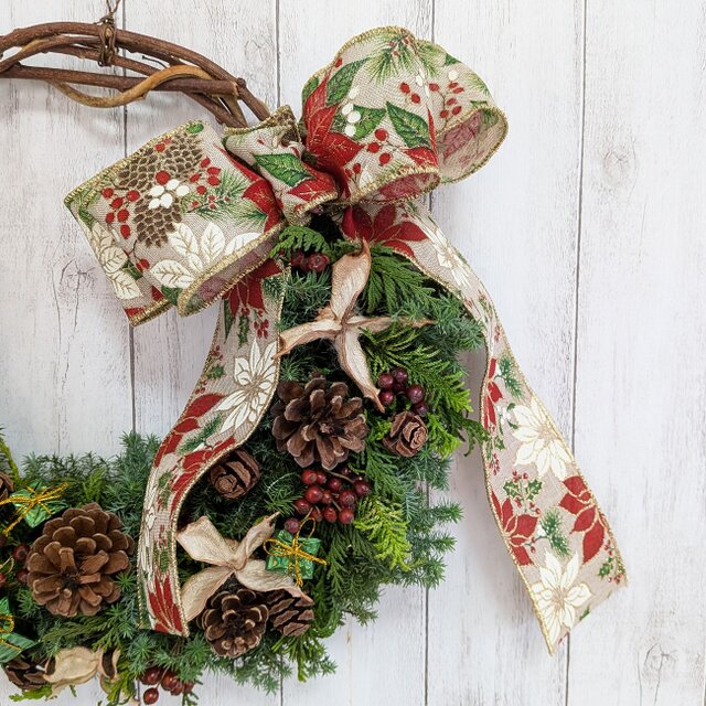 freshコニファーを使った『ワタガラと木の実・クリスマスリース