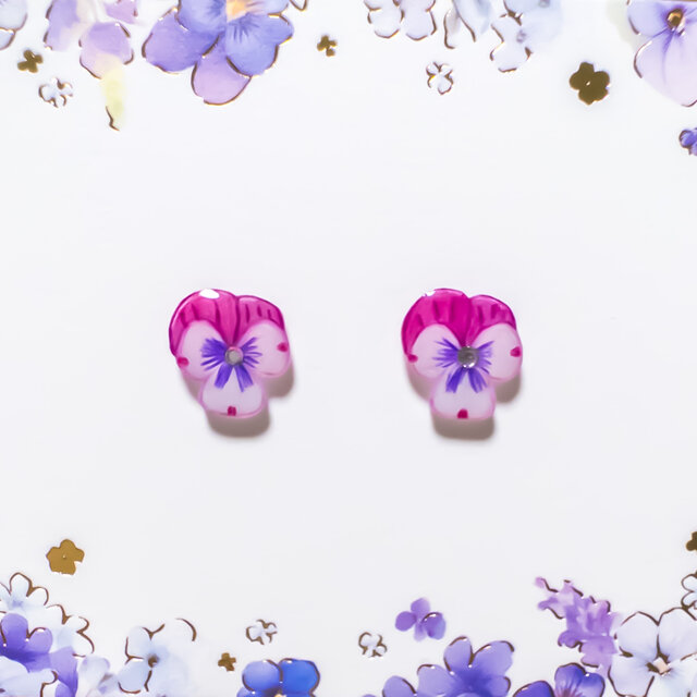 ～小さなピアスシリーズ～ビオラ(パンジー)のピアス/ノンホールピアス(樹脂イヤリング)