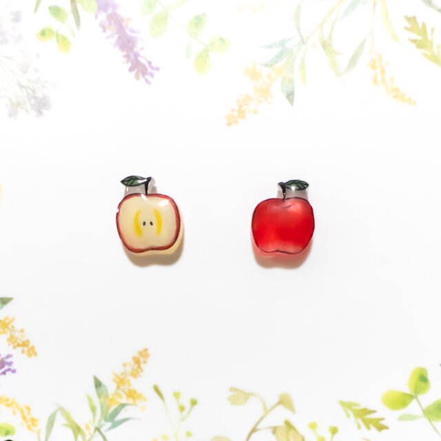～小さなピアスシリーズ～林檎のピアス/ノンホールピアス(樹脂イヤリング)