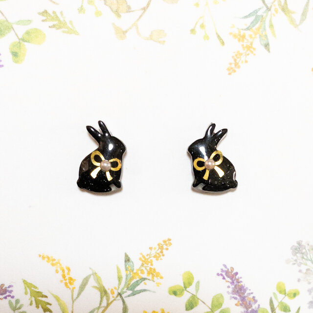 ～小さなピアスシリーズ～黒うさぎのピアス/ノンホールピアス(樹脂イヤリング)
