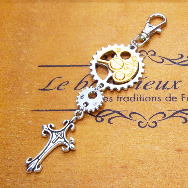 スチームパンク風アンティークシルバーの歯車とロザリオのキーホルダー チャーム ファスナーチャーム バッグチャーム