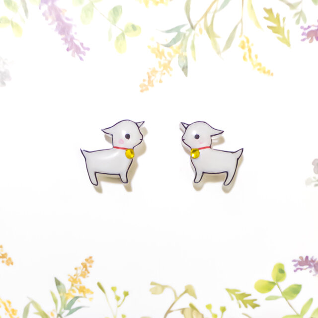 ～小さなピアスシリーズ～子ヤギのピアス/ノンホールピアス(樹脂イヤリング)