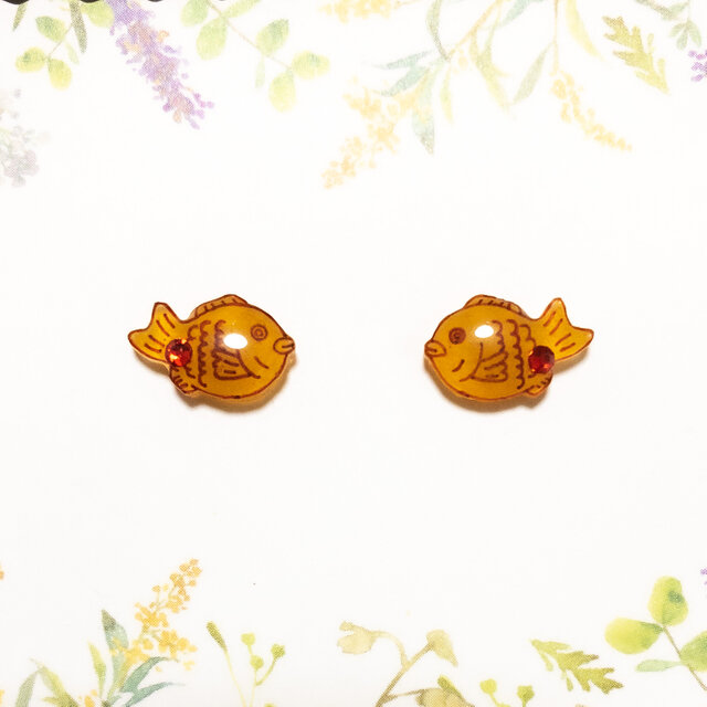 ～小さなピアスシリーズ～たい焼きのピアス/ノンホールピアス(樹脂イヤリング)