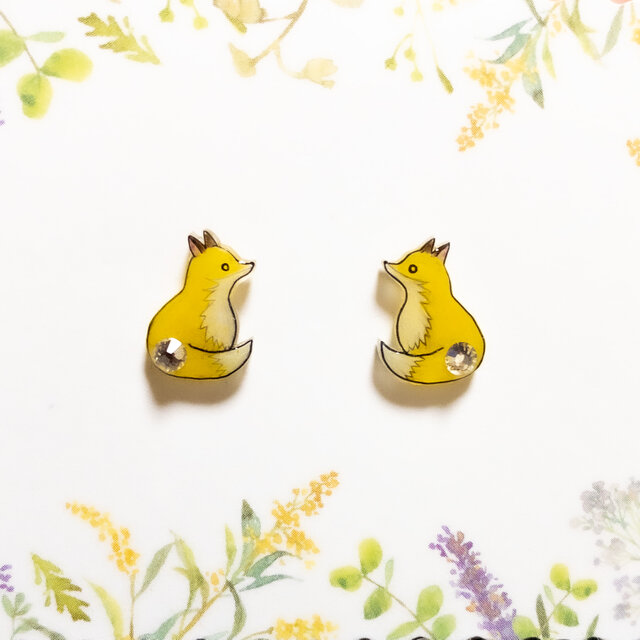 ～小さなピアスシリーズ～狐(B)ピアス/ノンホールピアス(樹脂イヤリング)