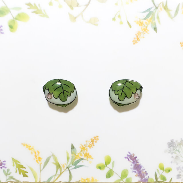 ～小さなピアスシリーズ～柏餅のピアス/ノンホールピアス(樹脂イヤリング)