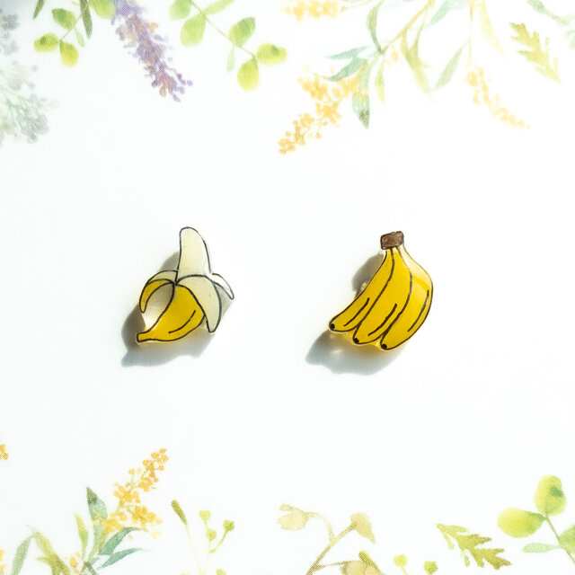 ～小さなピアスシリーズ～バナナのピアス/ノンホールピアス(樹脂イヤリング)