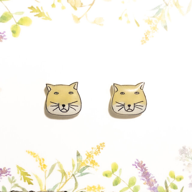 ～小さなピアスシリーズ～チベットスナギツネのピアス/ノンホールピアス(樹脂イヤリング)