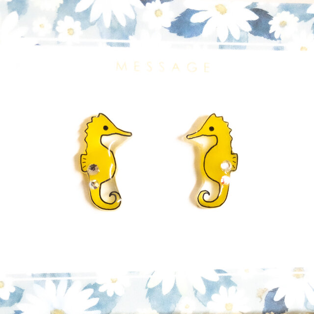 ～小さなピアスシリーズ～タツノオトシゴのピアス/ノンホールピアス(樹脂イヤリング)