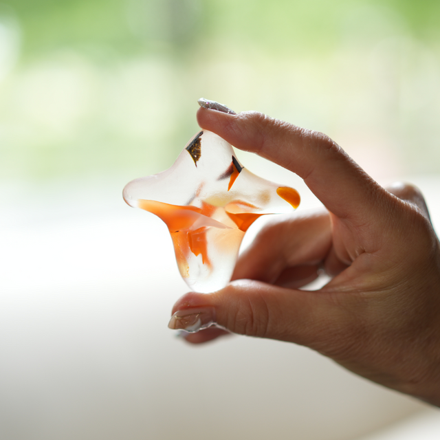 パート・ド・ヴェールガラスのお守り　AME orange M002