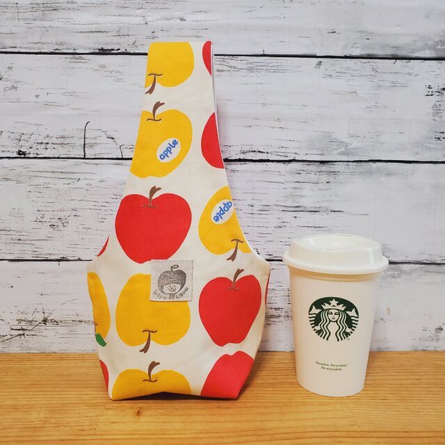 コンパクトにたためるタンブラーケース りんご柄