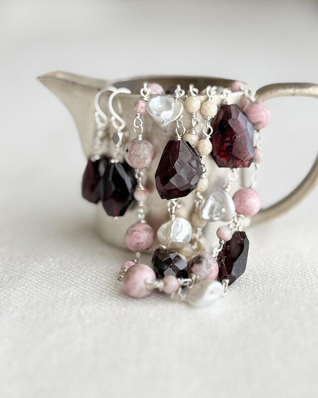 フォークロアテイストのブレスレット ガーネット