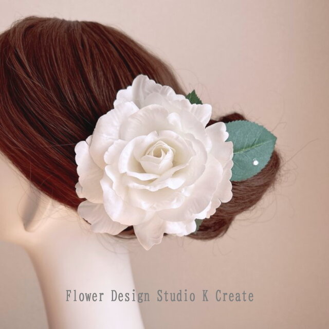 オフホワイトの薔薇の髪飾り フラメンコ バレエ ダンス 薔薇 バラ 白
