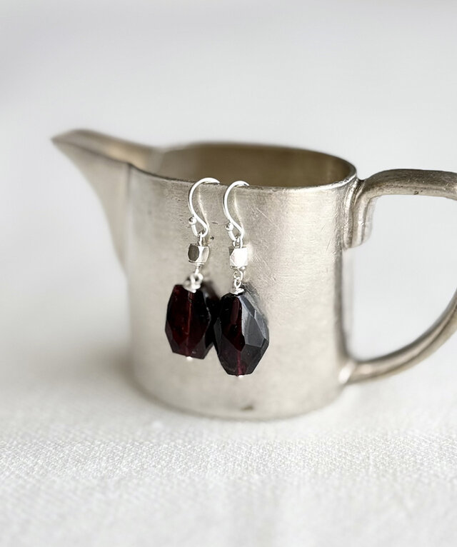 ガーネットのピアス