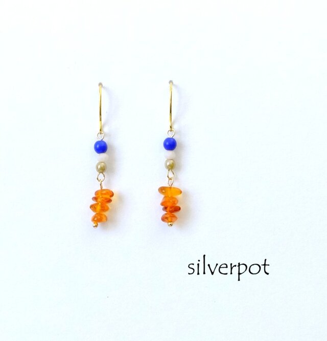 G93【琥珀　アンバー】とネイビーのピアス（パーツ変更可能）