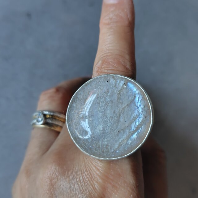 ホワイトラブラドライトシルバーリング#14.5 | iichi 日々の暮らしを