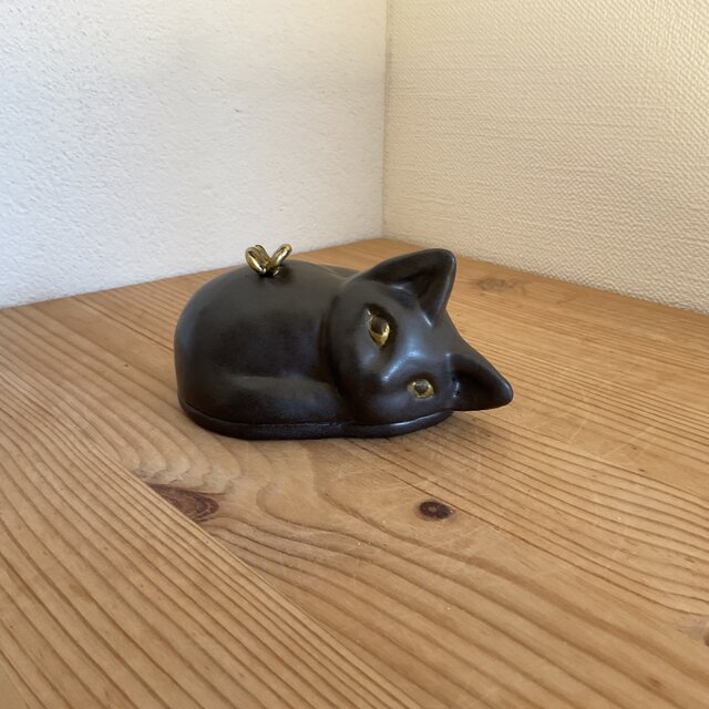 黒猫と金色の蝶の蓋もの | iichi 日々の暮らしを心地よくする