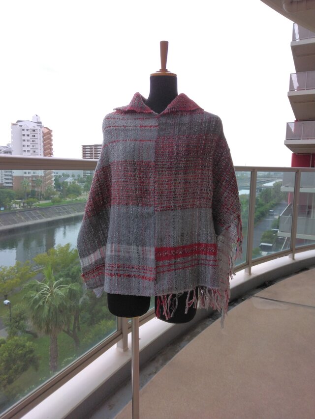 気軽に羽織れるポンチョ（赤、グレー）