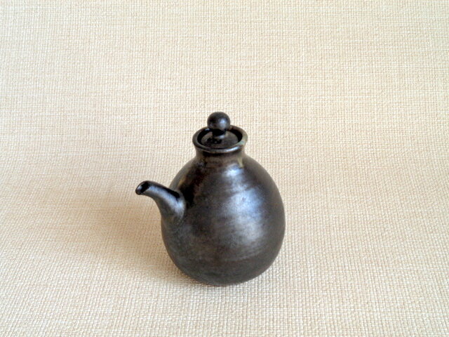 黒釉注器a | iichi 日々の暮らしを心地よくするハンドメイドや
