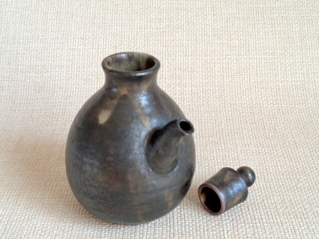 黒釉注器a | iichi 日々の暮らしを心地よくするハンドメイドや