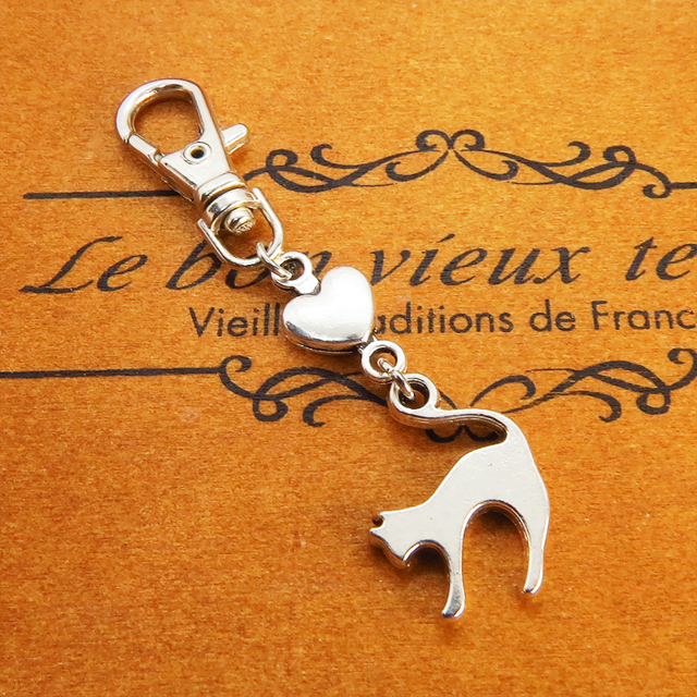 アンティークシルバー（銀古美色）の跳ね猫とハートの大人可愛いファスナーチャーム キーホルダー マスクチャーム