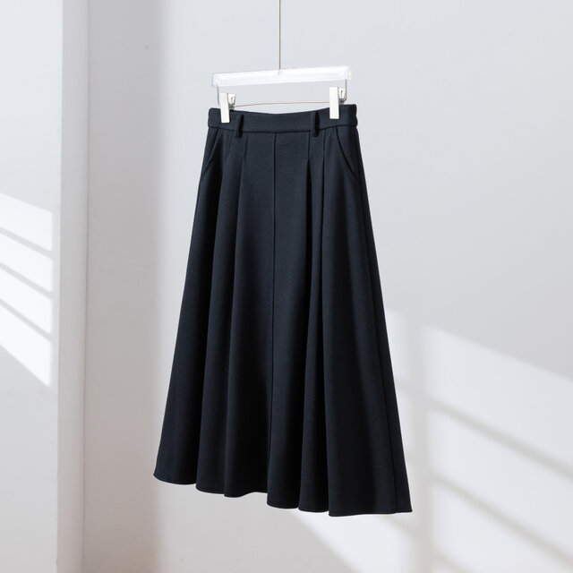 【ふんわりシルエットが可愛い】ゆとりあるAラインスカート タック入りスカート　裏地付き　濃紺　251111-1