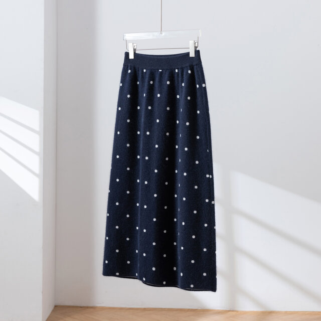 着るだけで品格が光る マキシ丈ニットスカート 水玉織りスカート ロングスカート　紺色　251114-1
