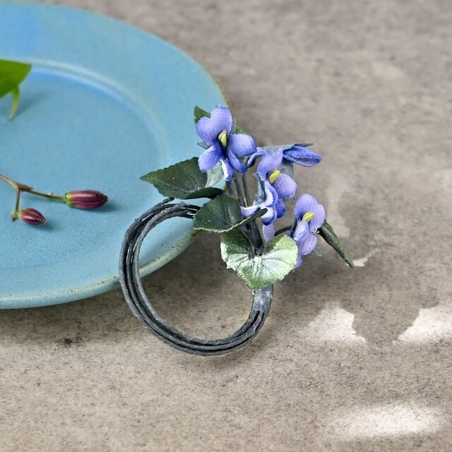 布花 プレゼントに人気の野のすみれのブローチ。 | iichi 日々の暮らし