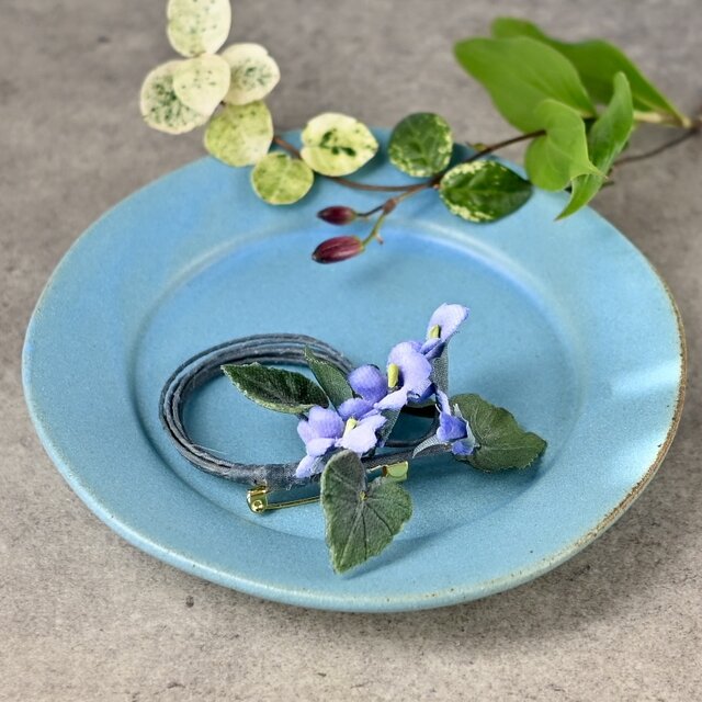 布花 プレゼントに人気の野のすみれのブローチ。 | iichi 日々の暮らし