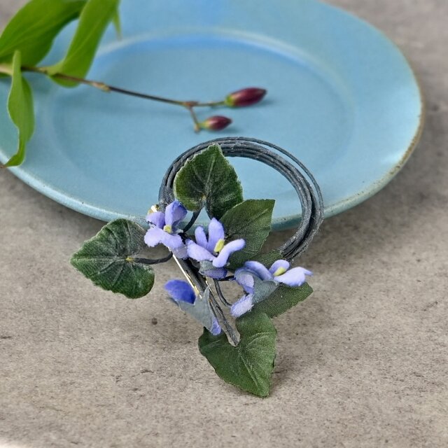 布花 プレゼントに人気の野のすみれのブローチ。 | iichi 日々の暮らし