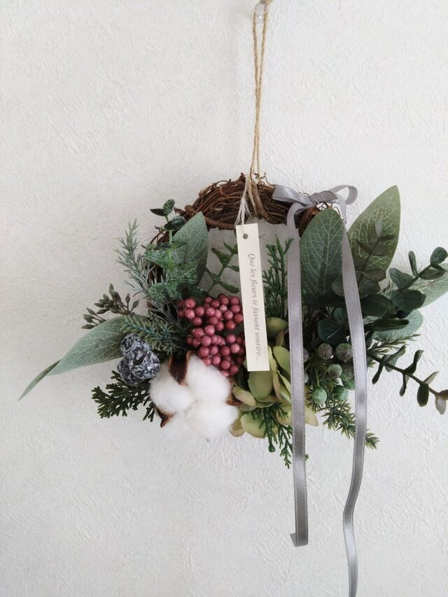 コットンフラワー＆レッドベリーの冬のリース（小）