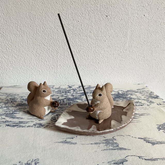 エゾリスのお香立て(雪の葉)