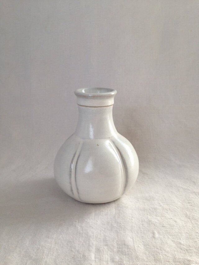 花型花瓶(アンティークホワイト) | iichi 日々の暮らしを心地よくする