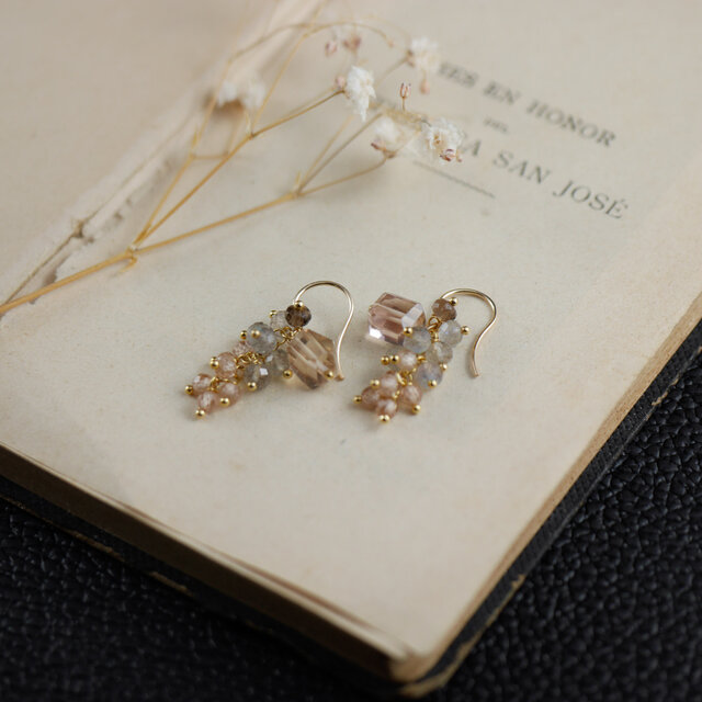 #1076 シャンパンシトリンとラブラドライトのつぶつぶピアス