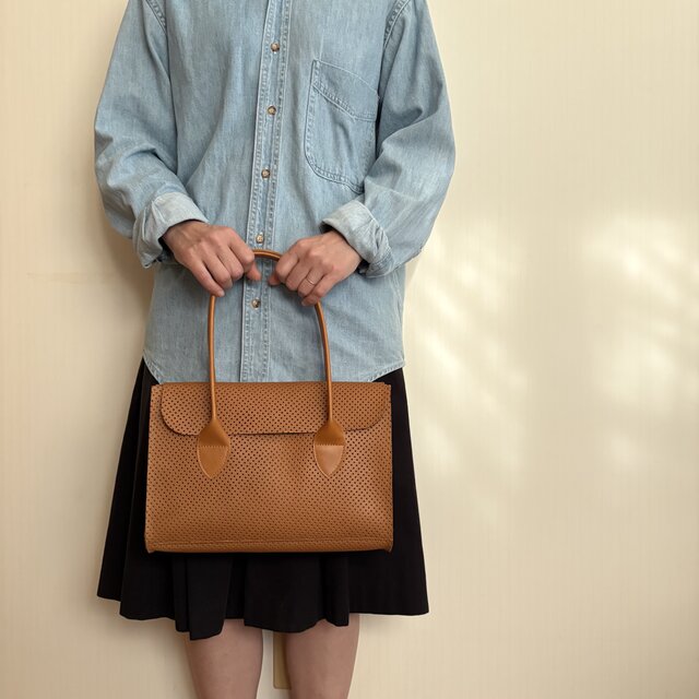 秋の装いに。本革 スモールフラップバッグ／ブラウン｜1950年代風クラシカルデザイン・ヴィンテージ感