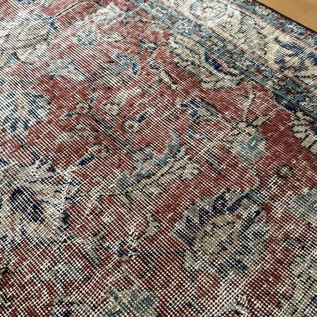 107×208 レンガ色×ブルー 縁取りボタニカル柄 トルコヴィンテージラグ