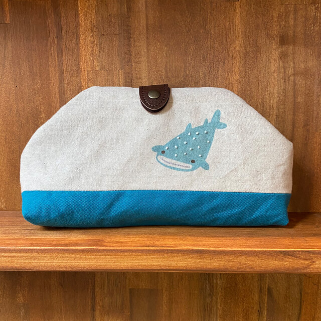 ジンベイザメ丸型ポーチ☆がま口☆ハンドメイドポーチ☆デニムリメイク49. ジンベイザメ丸型ポーチ☆がま口☆ハンドメイドポーチ☆デニムリメイク49.