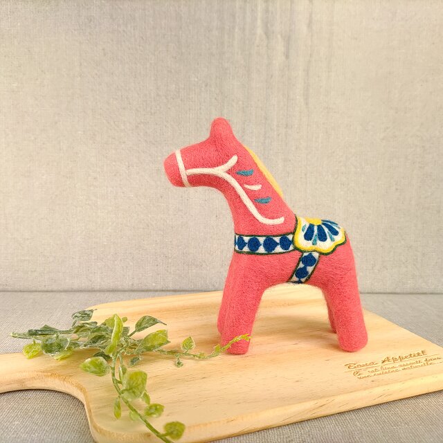 《一点限定》北欧ダーナラホース風干支飾り（赤）☆羊毛フェルト
