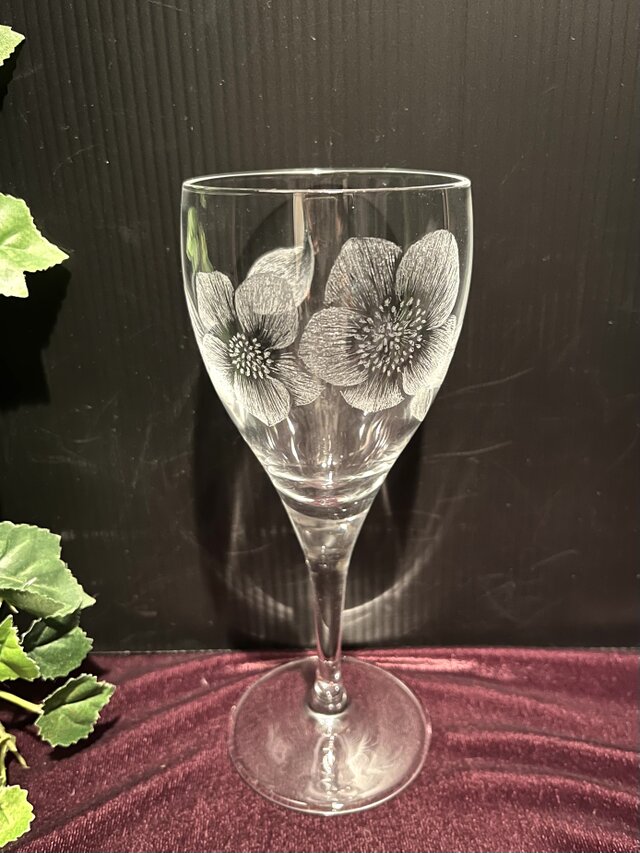 クリスマスローズのワイングラス〜手彫りガラス〜
