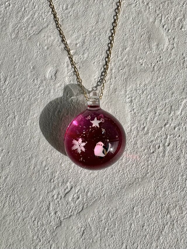 シマエナガと雪の結晶のネックレス