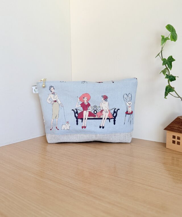 マチ付きポーチ（レトロ柄ブルー）