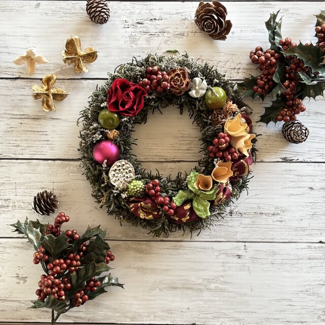 2025クリスマス！赤い実のクリスマスリース