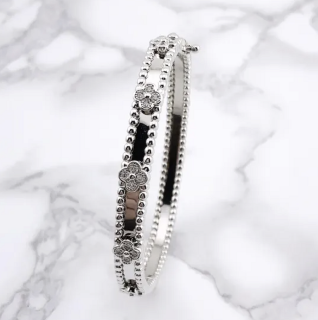 幸せのクローバー【高品質！送料無料！当日発送】シルバー 5mm バングル