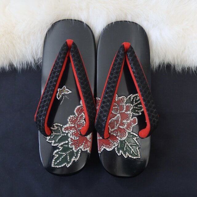 L 日本桐 右近 本漆 卵殻張 牡丹 印伝