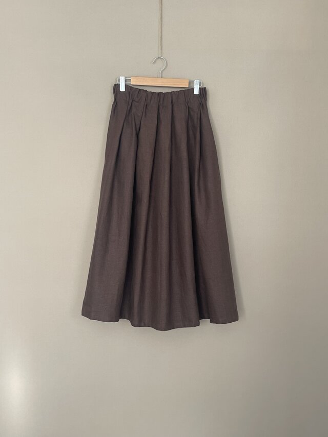 リネンのタックスカート　ブラウン