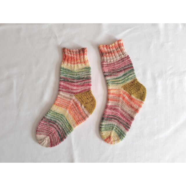 手編み段染めソックス