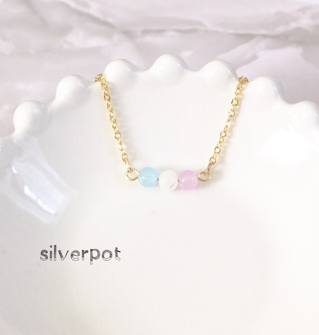 GS105【イライラ解消】カルセドニーとマザーオブパールの【夏空】プチネックレス　色＆長さえらべます