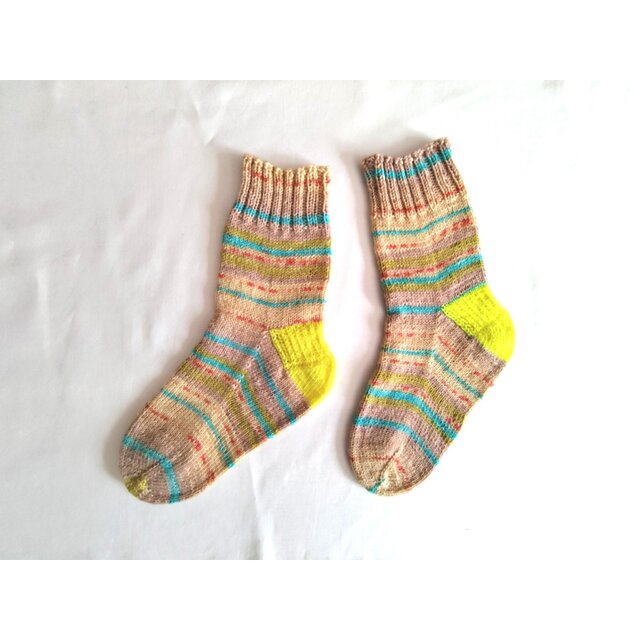 手編み段染めソックス