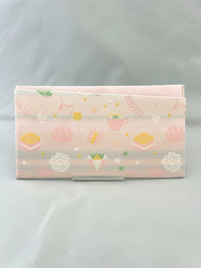 【金襴×通帳ケース】ティータイム柄のやさしいピンク通帳入れ｜ほっと和むスイーツ柄♪